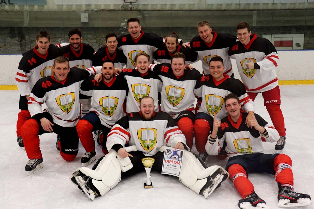 Právě si prohlížíte Univerzitní tým zvítězil v hokejovém turnaji o pohár rektorky-velitelky
