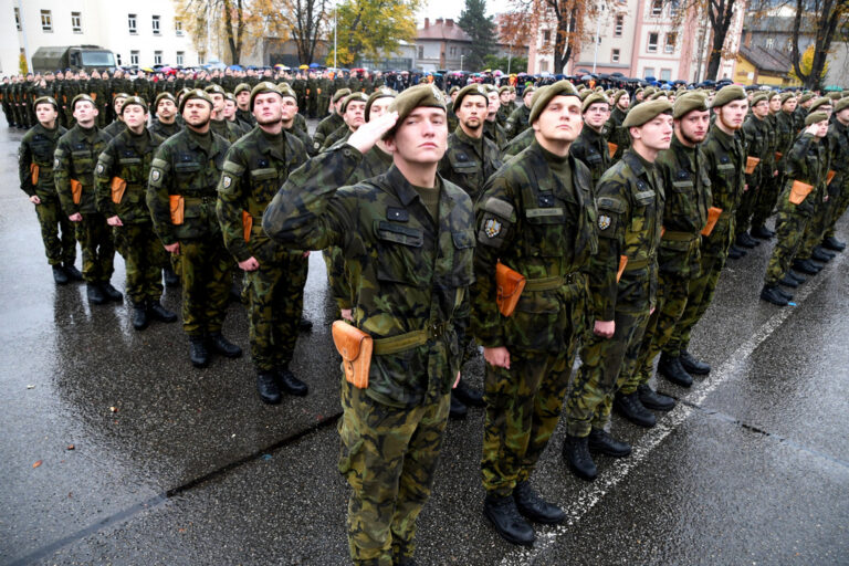 Studenti Univerzity obrany složili vojenskou přísahu