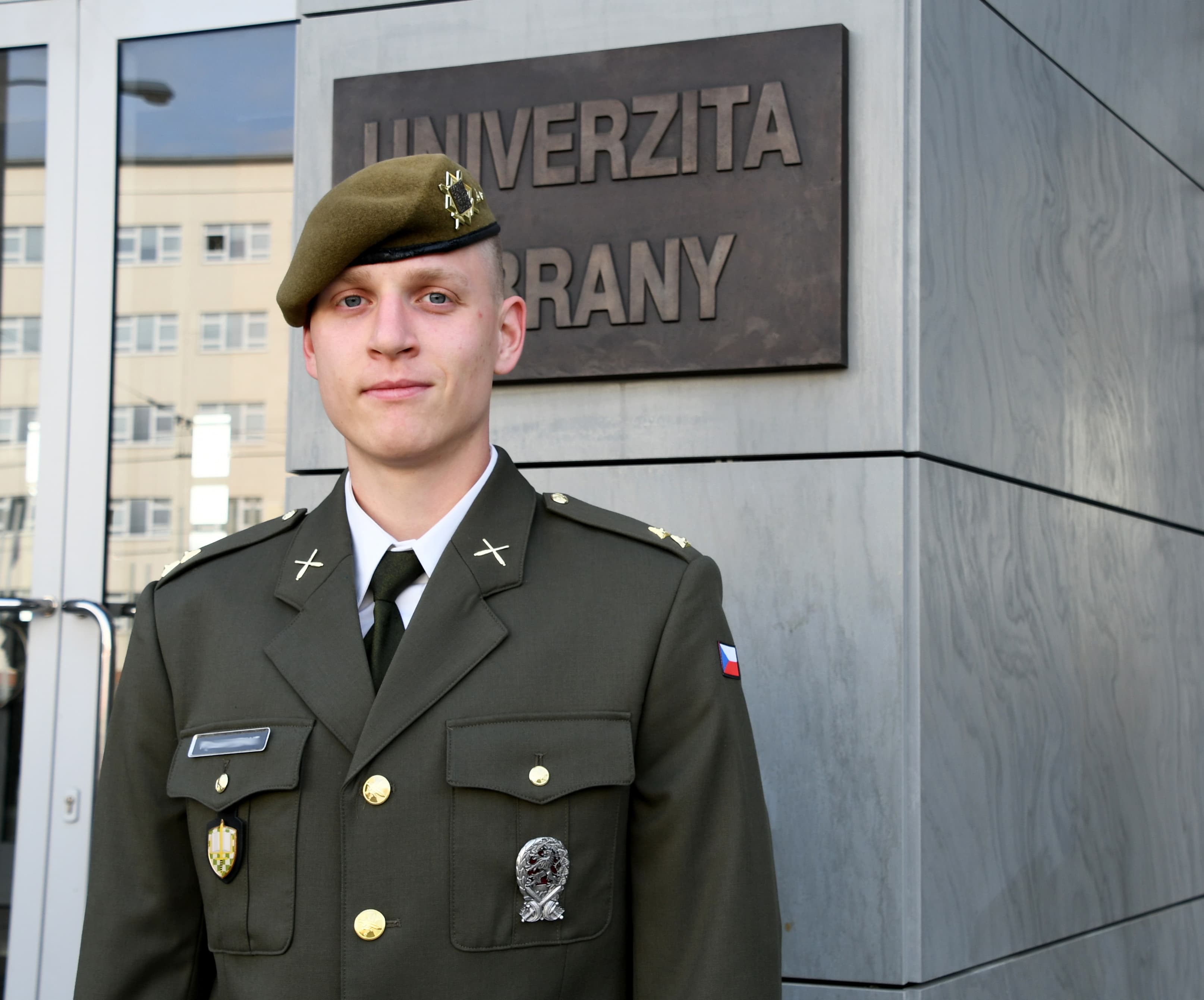 Přečtete si více ze článku Nejlepší absolvent poručík Kryštof Harant