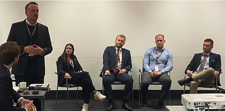 Právě si prohlížíte Docent Procházka vystoupil na Reserve Forces Symposium