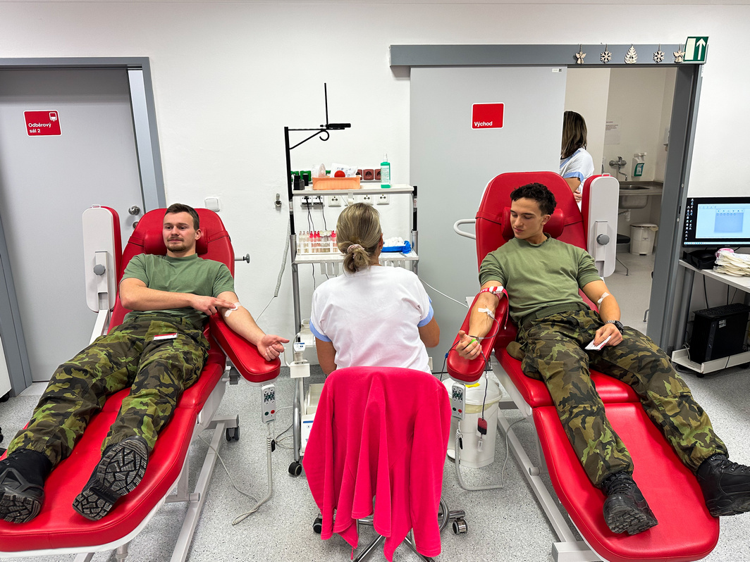 Přečtete si více ze článku Téměř stovka studentů, polovina poprvé, ve stopách příkladných dárců krve