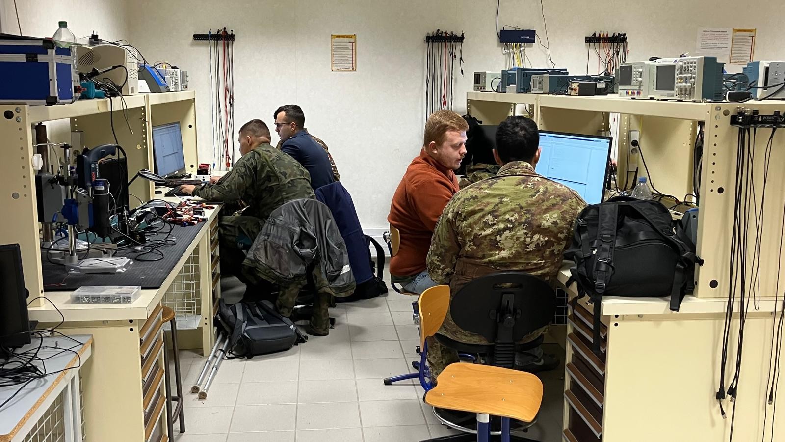 Přečtete si více ze článku Studenti Univerzity obrany absolvovali robotický kurz ve Francii