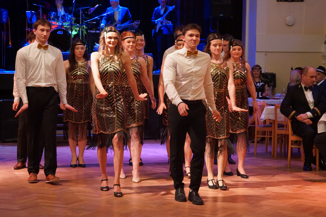 Přečtete si více ze článku Ples VLF ve stylu Velkého Gatsbyho okouzlil noblesou i studentskou energií