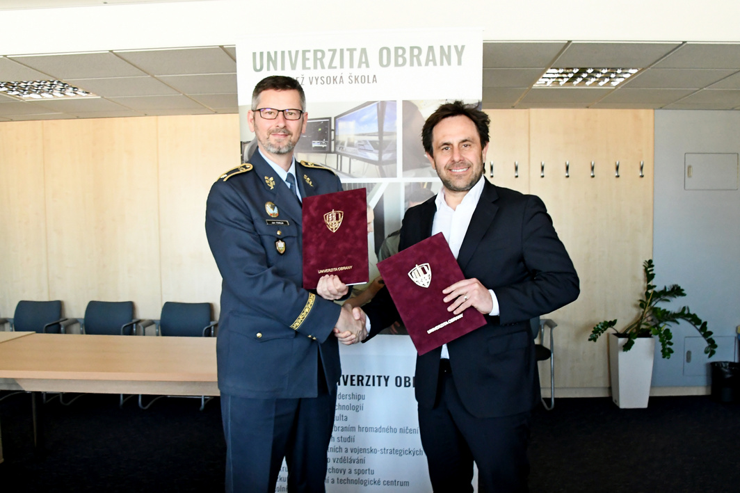 Přečtete si více ze článku Podpis smlouvy s Českou zbrojovkou