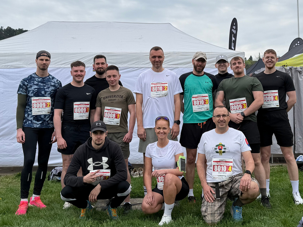 Právě si prohlížíte Dělostřelci z Česka a Slovenska spojili síly na brněnském půlmaratonu
