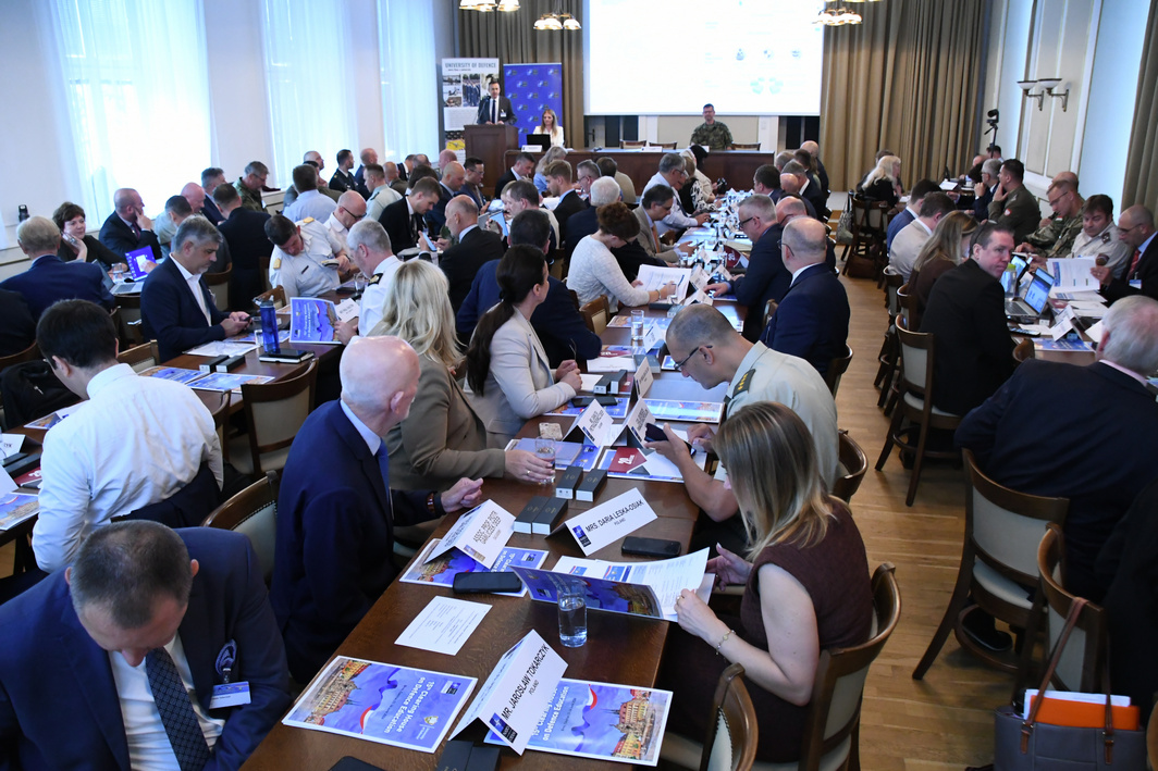 Právě si prohlížíte University Hosts Clearing House on Defence Education Meeting
