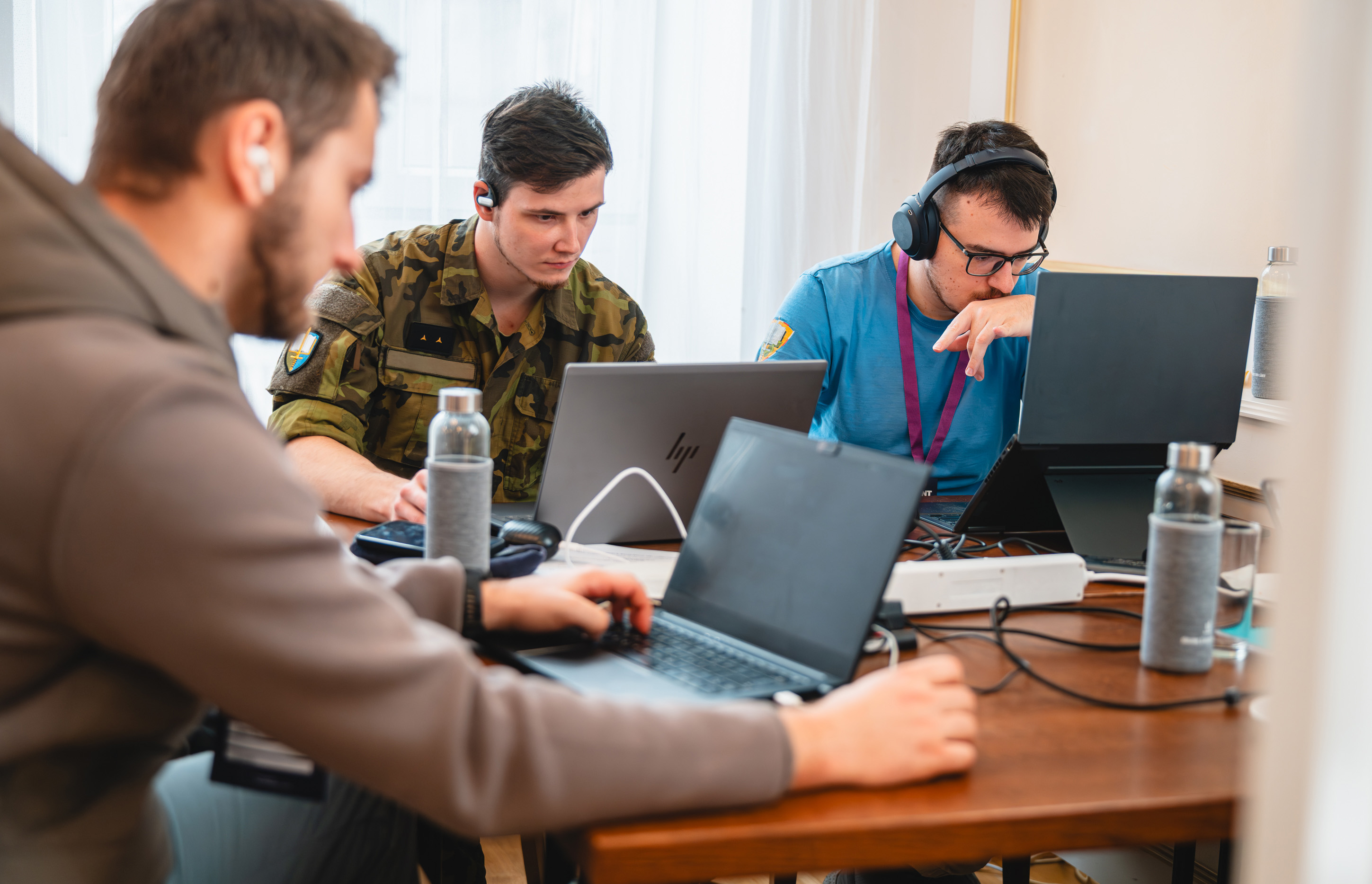 Právě si prohlížíte Defence Technology Hackathon: Středoškoláci proti výzvám moderní bezpečnosti